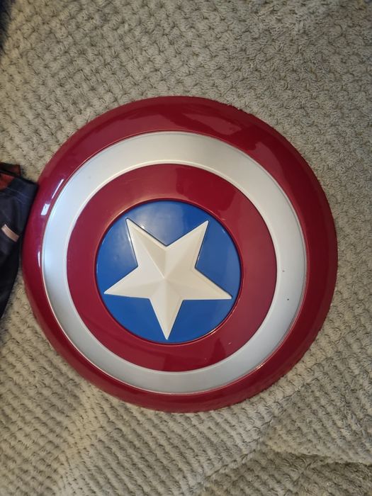 Kapitan America, świecąca maska i tarcza, r.104