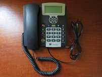 Telefone para rede fixa com ecrã LCD e teclas grandes da marca PT/MEO