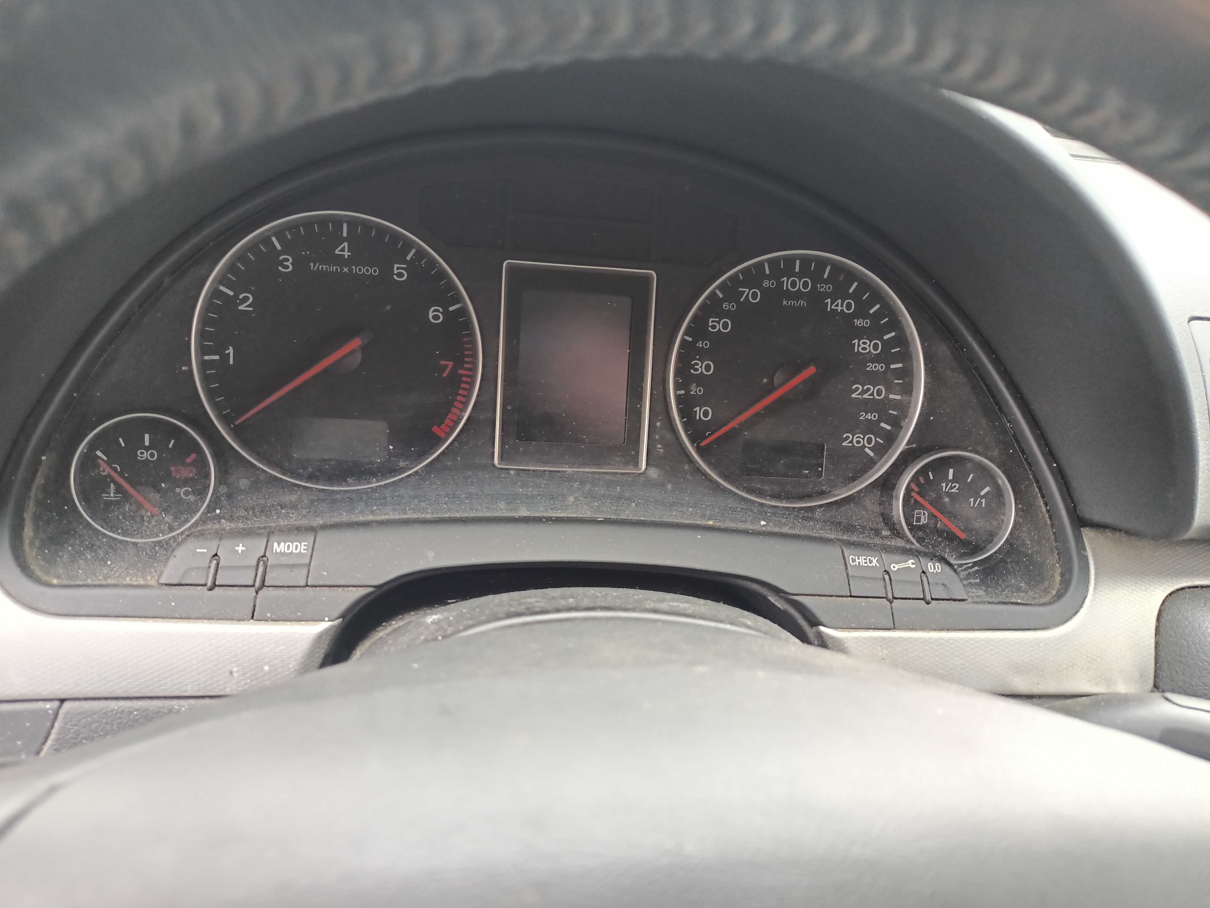 Licznik Zegary Europa Audi A4 B6 2.0b 130km ALT
