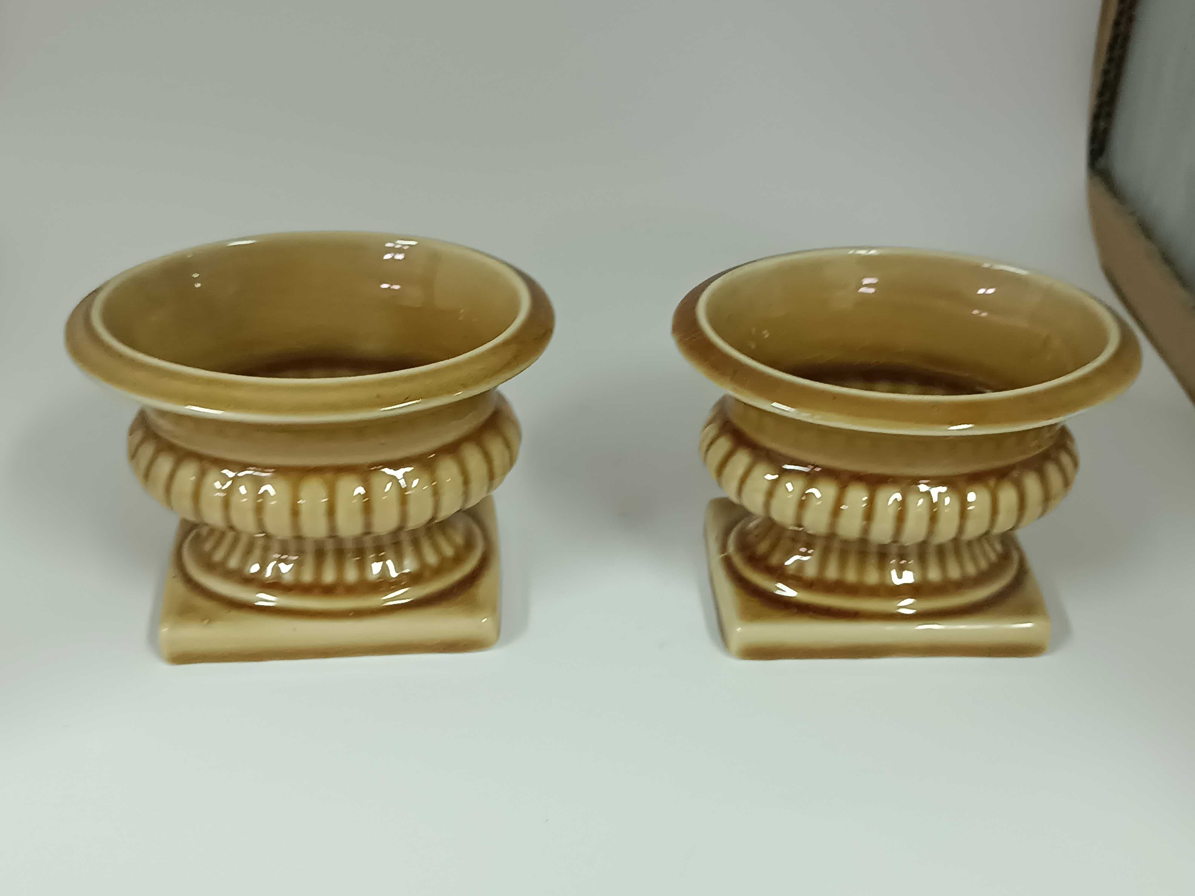 Par de vasos em ceramica vidrada modernista marcada Secla