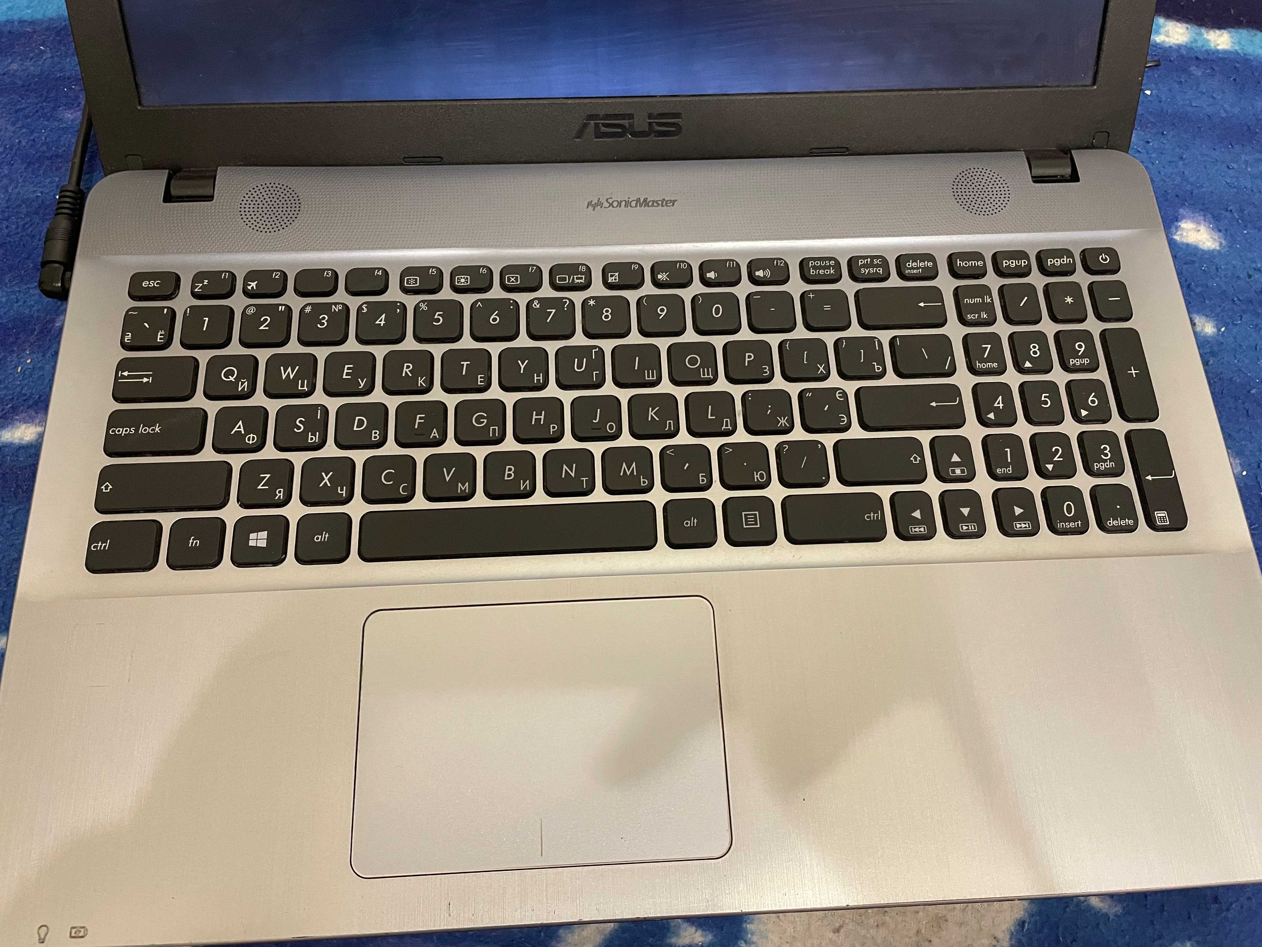 Ноутбук ASUS R541S (побита матриця, без hdd)