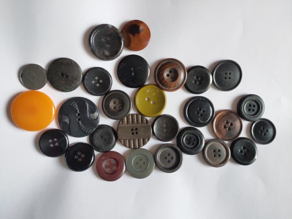 Разные пуговицы на поделки на пальто диаметр от 2,3 см до 4 см ссср