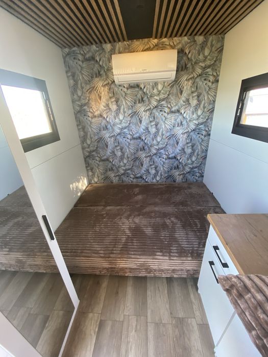 Caloroczny domek tiny house na kolkach