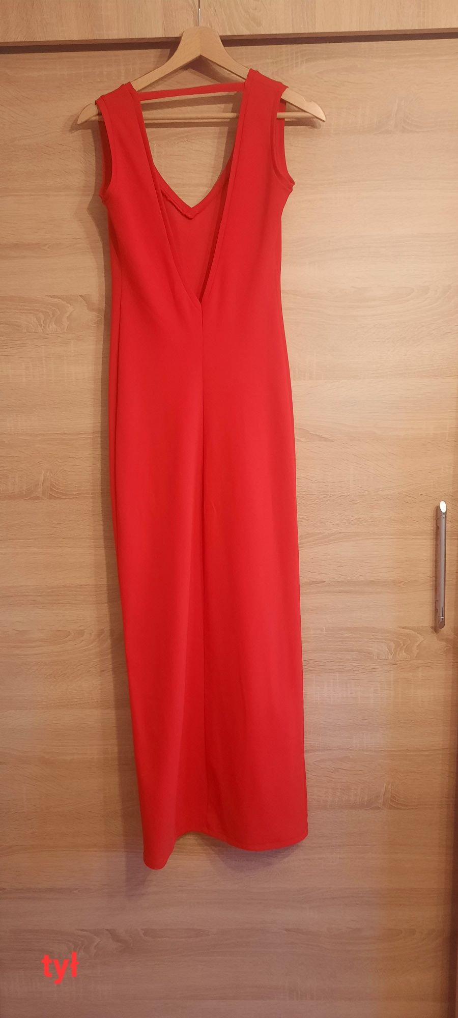 Długa czerwona sukienka z rozcięciem gołe plecy ala Lou