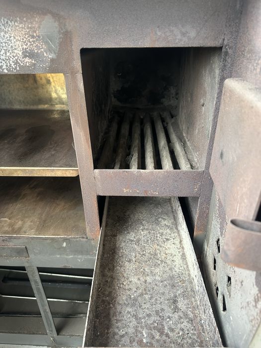 Forno a lenha.