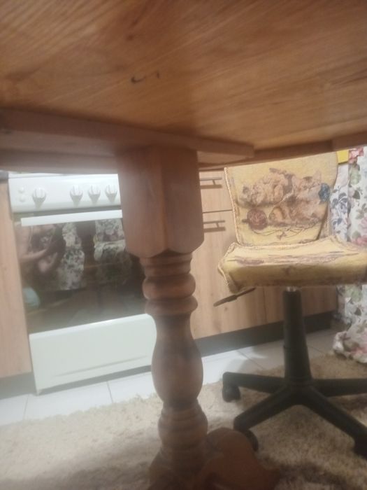 Стол кухонный,деревянный