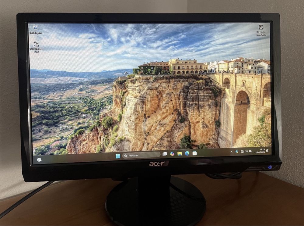 Asus x552l + monitor 19”