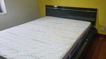 Cama completa com mezinhas de cabeceira