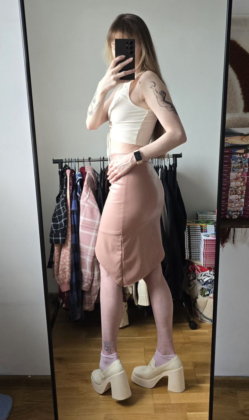 Pudrowy różowa spódniczka Missguided ze sztucznej skóry xxs