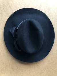 Czarny kapelusz Promod