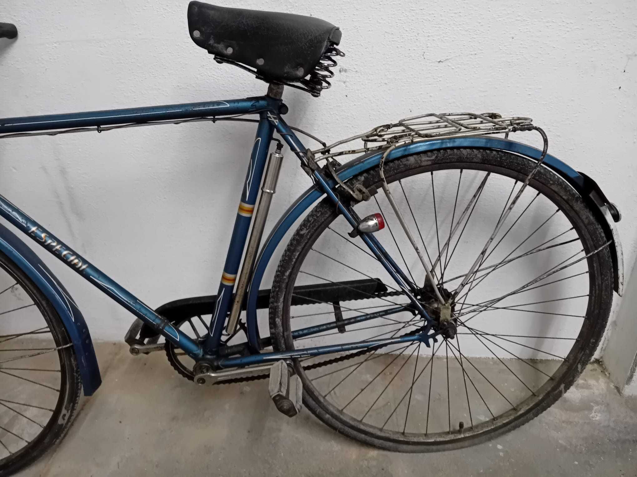 Bicicleta anos 50 - Tipo pasteleira c/ matrícula e documento da mesma