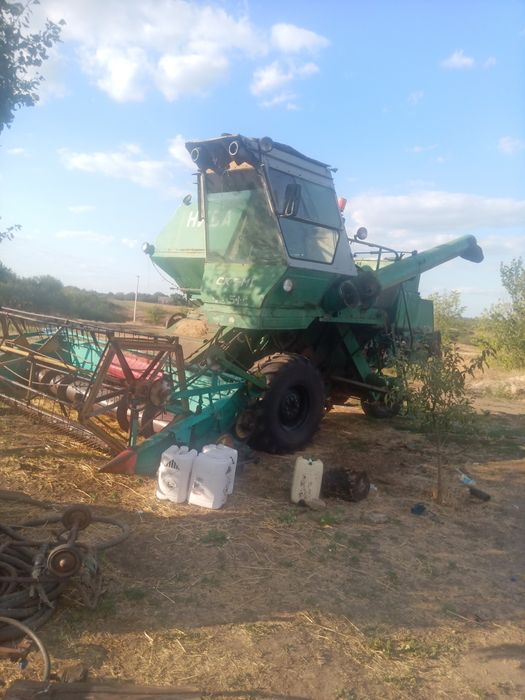 Продам комбайн нива