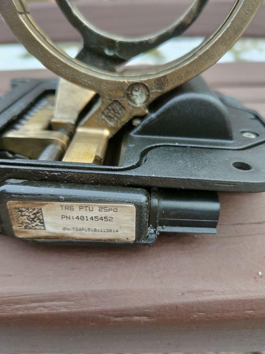 Блок управління переднім редуктором 62882447АА Jeep Cherokee kl