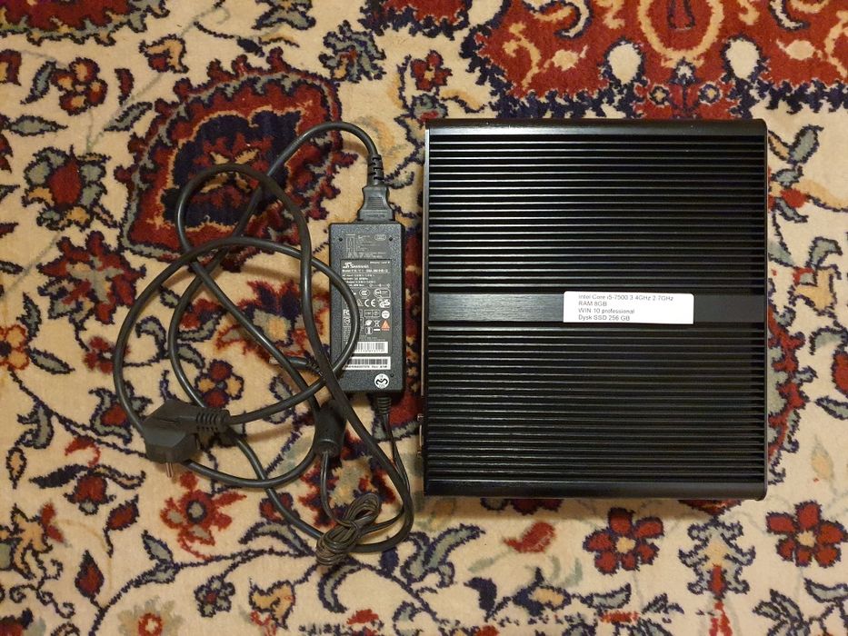 Komputer PC przemysłowy bezwentylatorowy i5-7500, 8GB RAM, SSD 256GB
