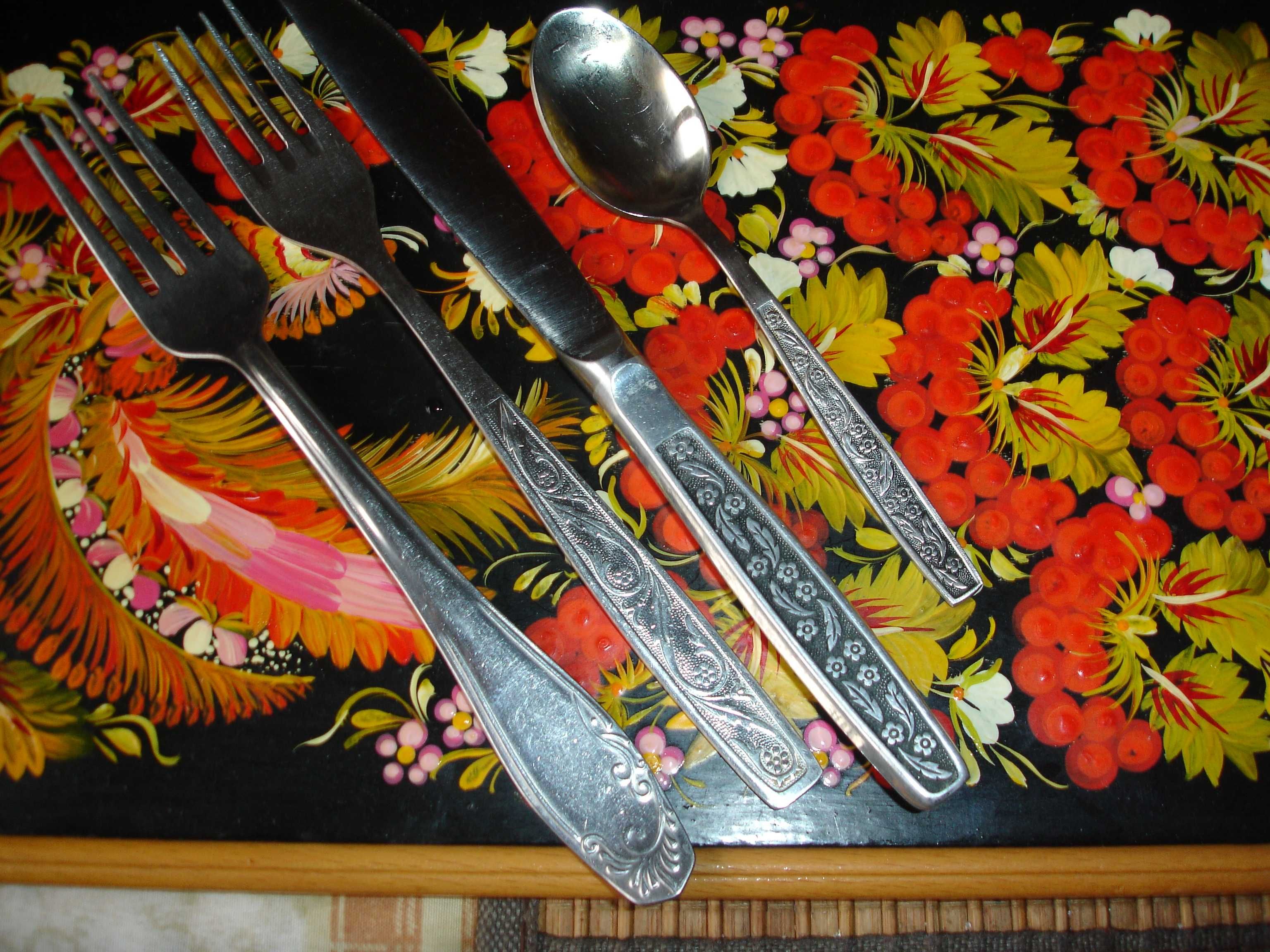 Столовые приборы:вилки, ножи (советские)