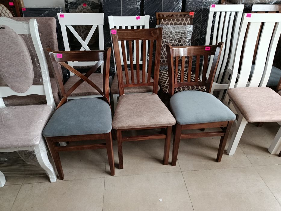 Стільці для кухні та вітальні