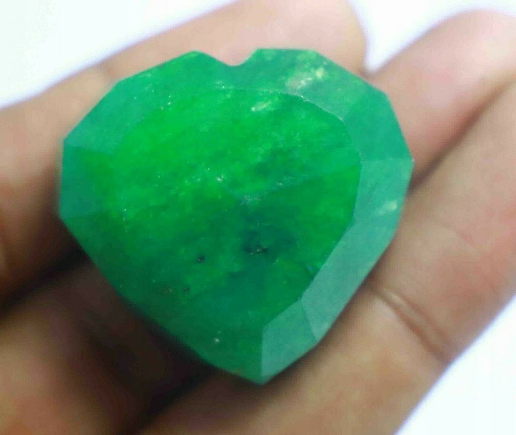 Szmaragd Serce - symbol miłości - 217 ct. - Certyfikat