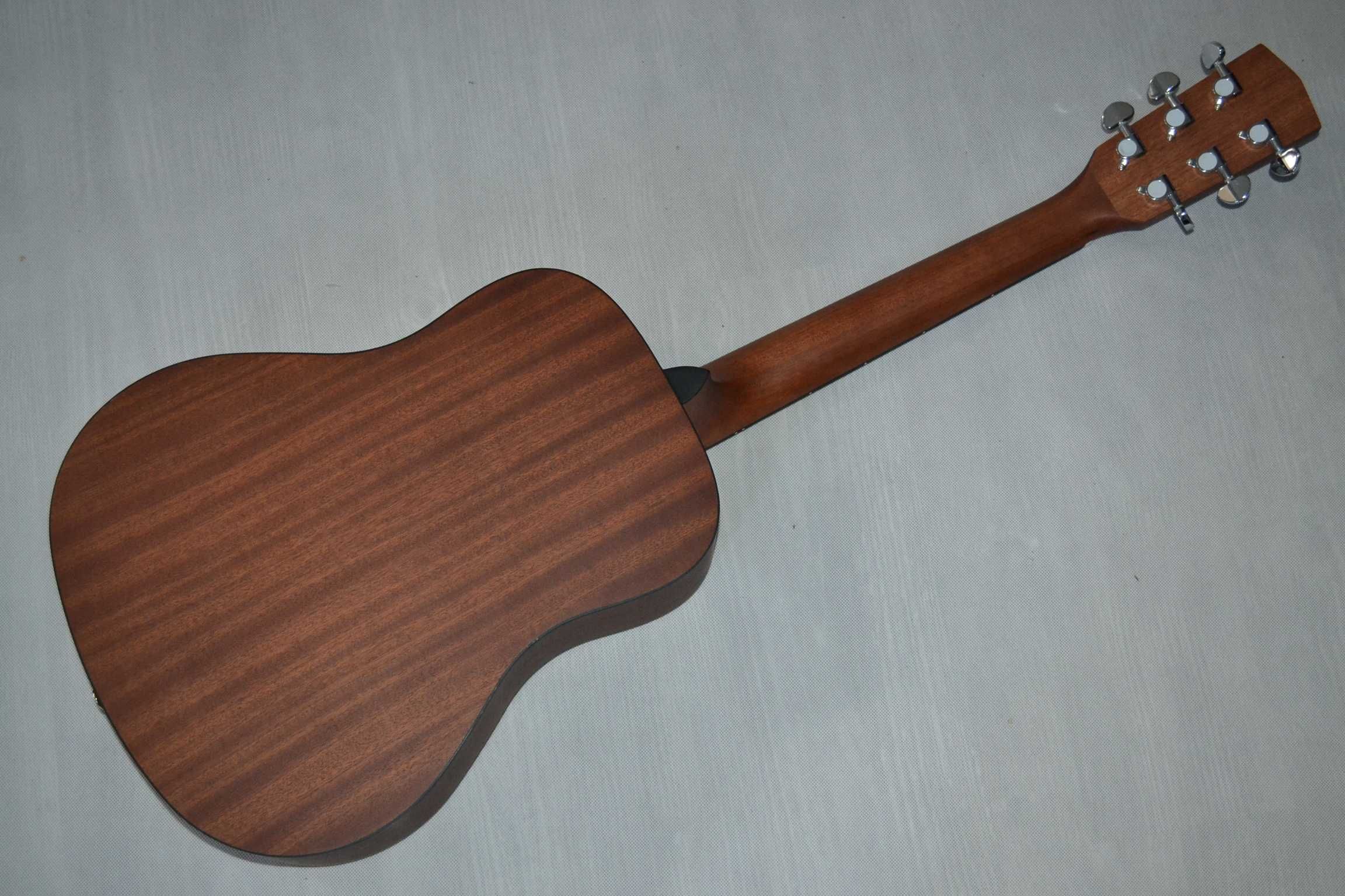 Gitara akustyczna 3/4 Harley Benton DS-10 Mini - ustawiona z pokrowcem