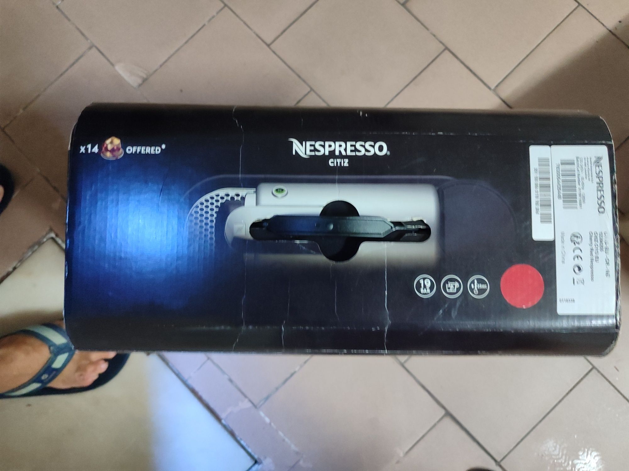 Máquina Nespresso como nova vermelha