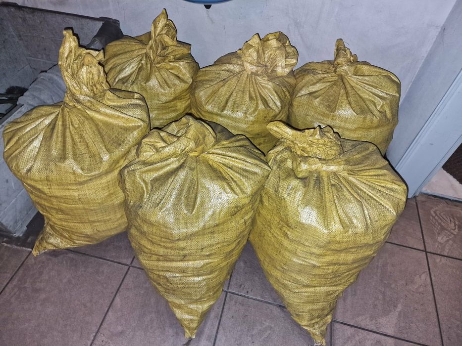 Sprzedam węgiel orzech workowany po 25kg
Węgiel Orzech 1300 zł 
Węgiel