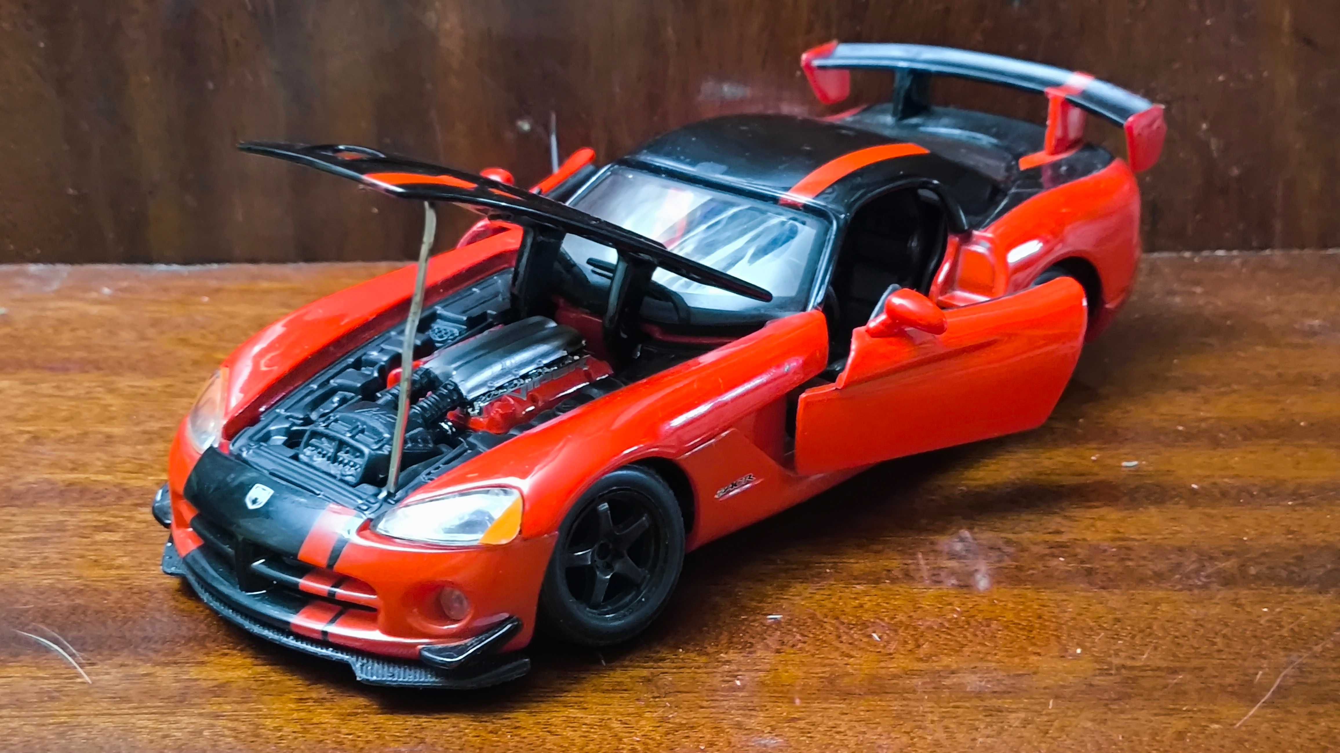 Машинка Dodge Viper SRT10 ACR 1/24 Bburago