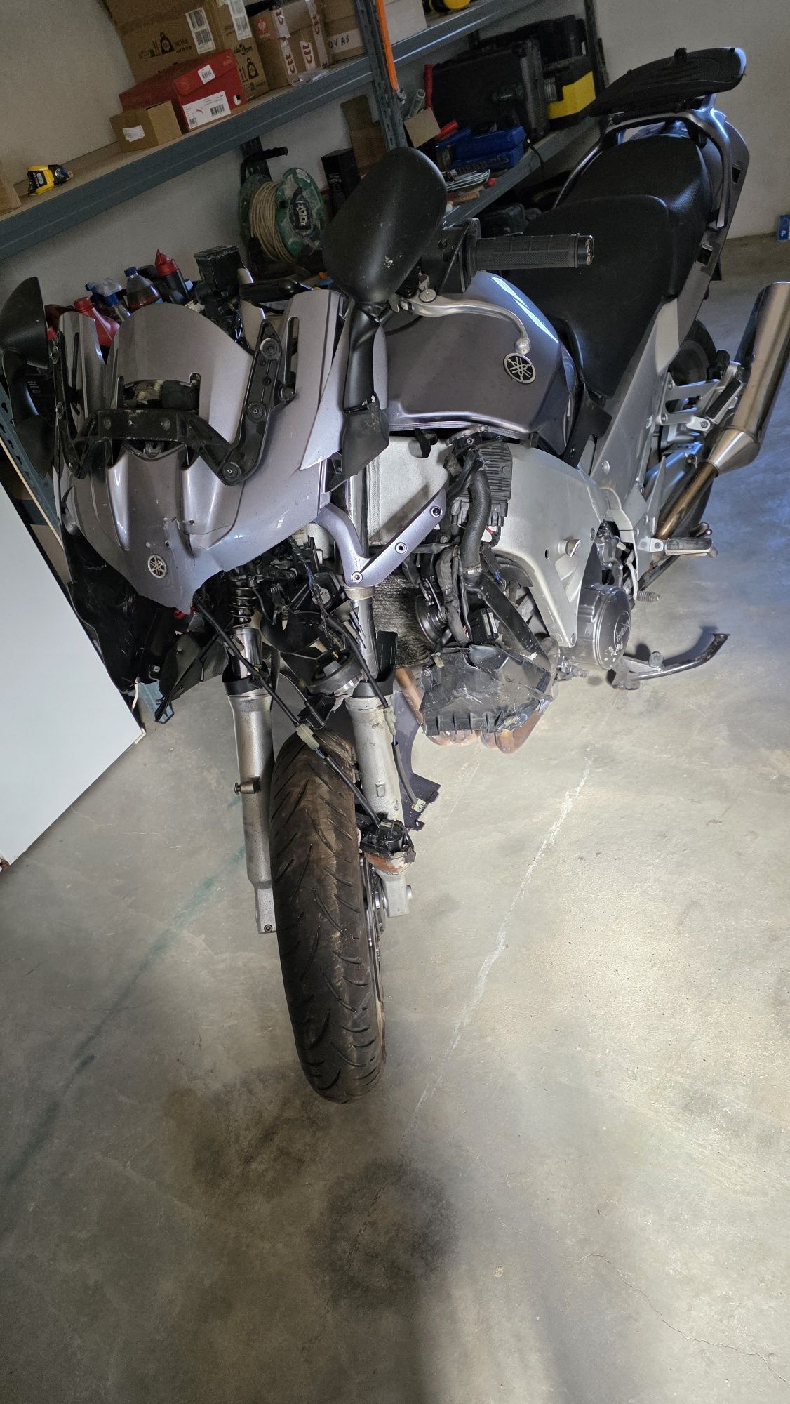 Yamaha FJR 2006 acidentada