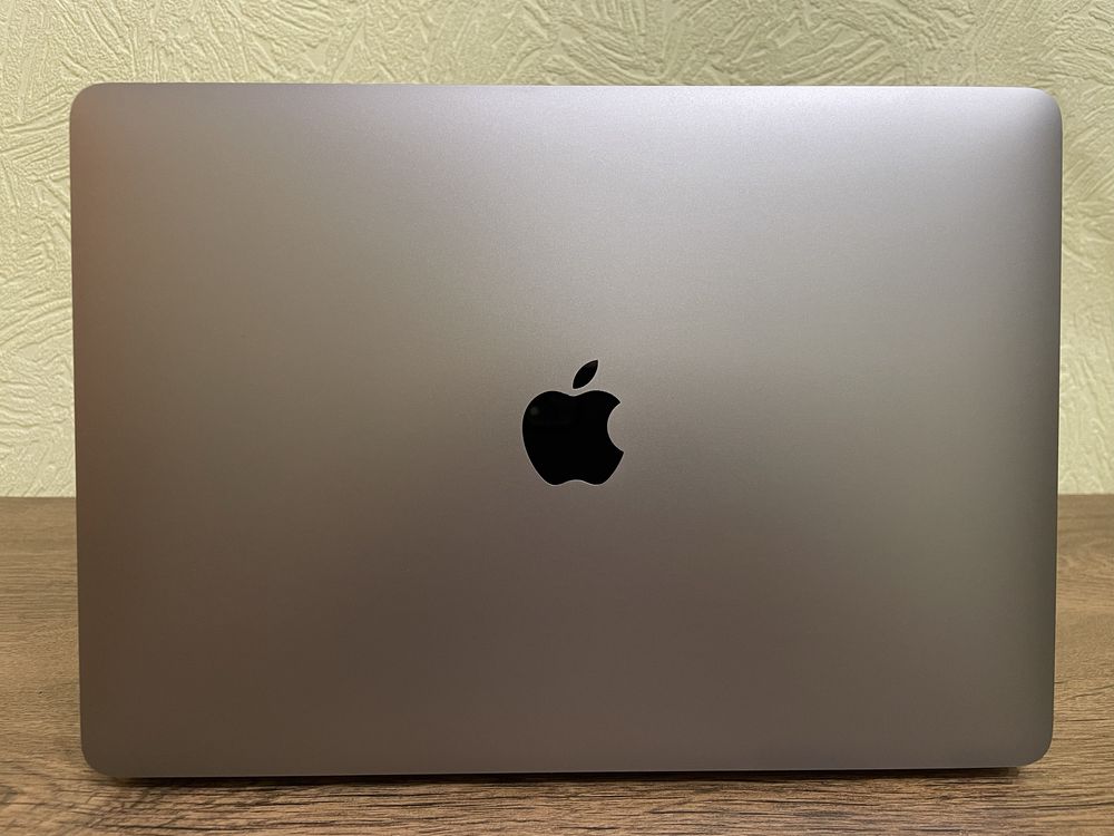 MacBook Air M1 16/256gb. 8cpu/7gpu. A2337. 267ц. Хорошее состояние.