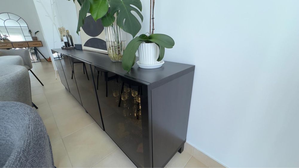 2 Aparadores IKEA com iluminação