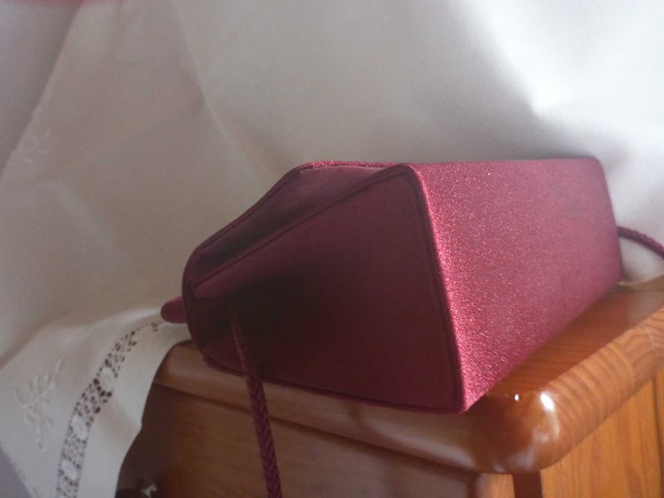 Elegante clutch Setim acolchoada cor de vinho carteira mão Cerimônia