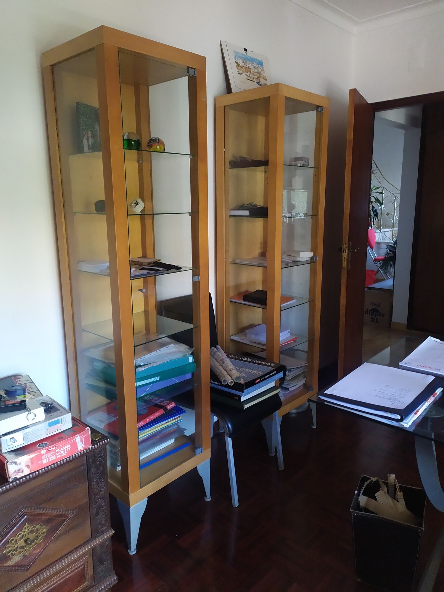 Vitrines, estrutura de Madeira