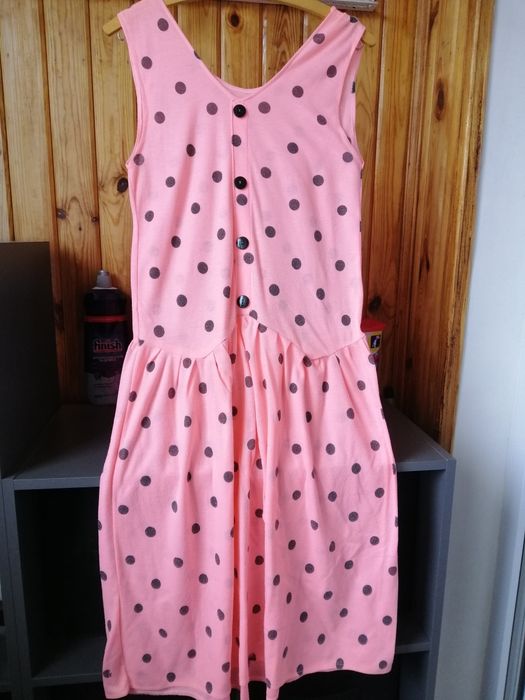 Лёгкие летние платья и костюмы.