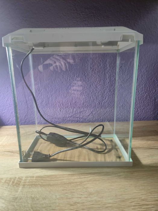 Sprzedam akwarium 15 l z klapą i lampą led