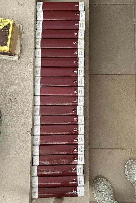 Grande Enciclopédia Universal, 20 livros.