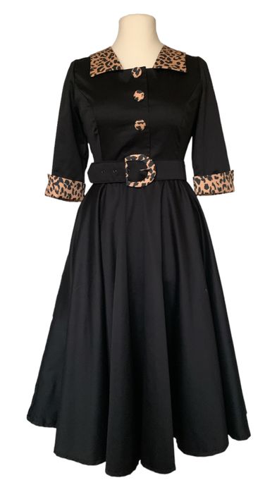 Sukienka retro PinUp rockabilly czarna rozkllszowana