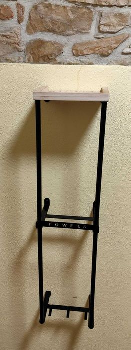 Półka łazienkowa na ręczniki wiszący nowoczesny z haczykami półką