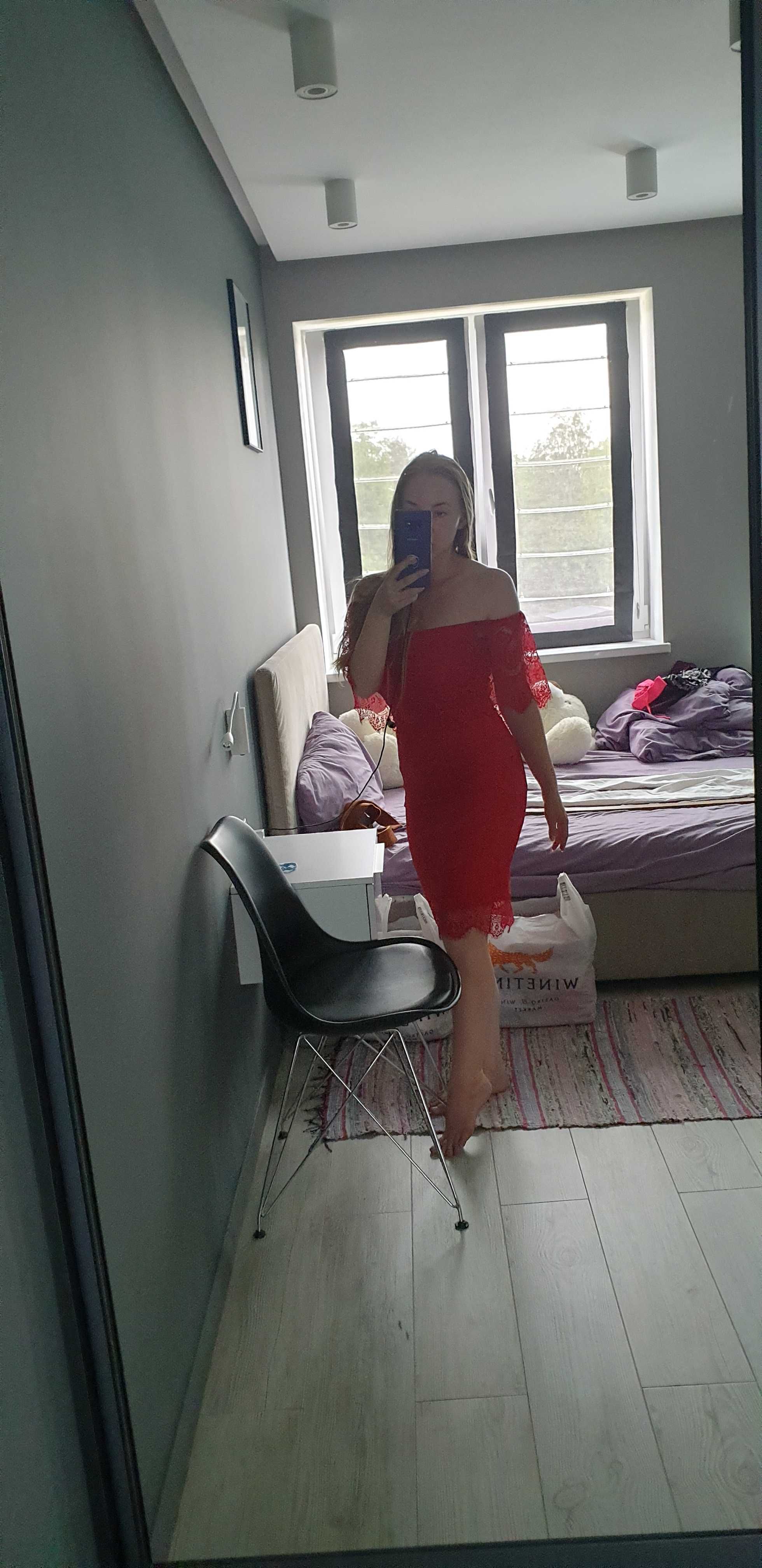 Ефектна червона сукня