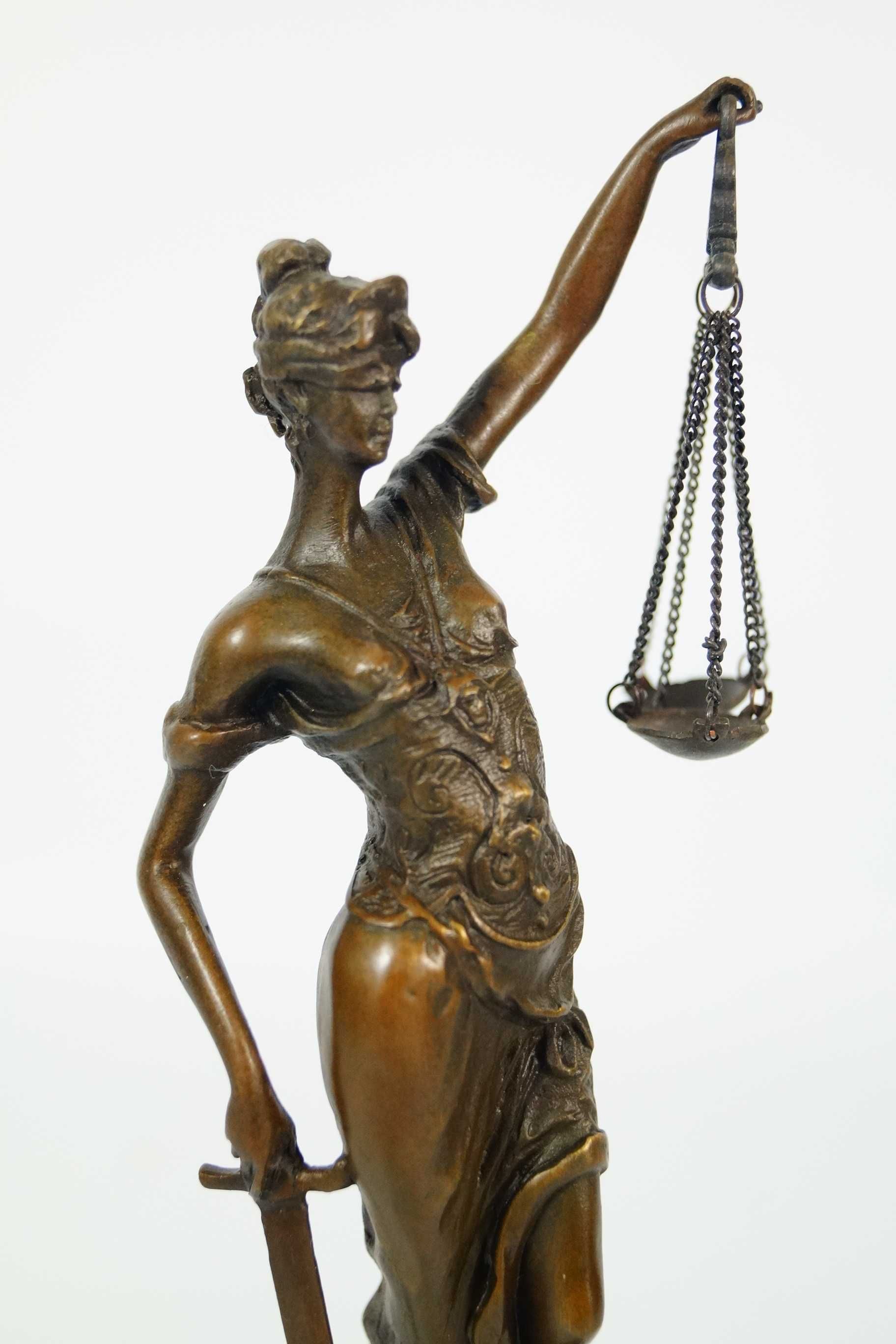 Figura z brązu rzeźba TEMIDA Bogini sprawiedliwości sąd adwokat 24 cm