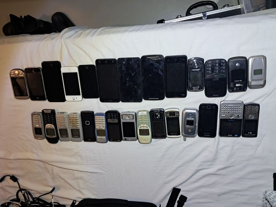 Vários telemóveis
