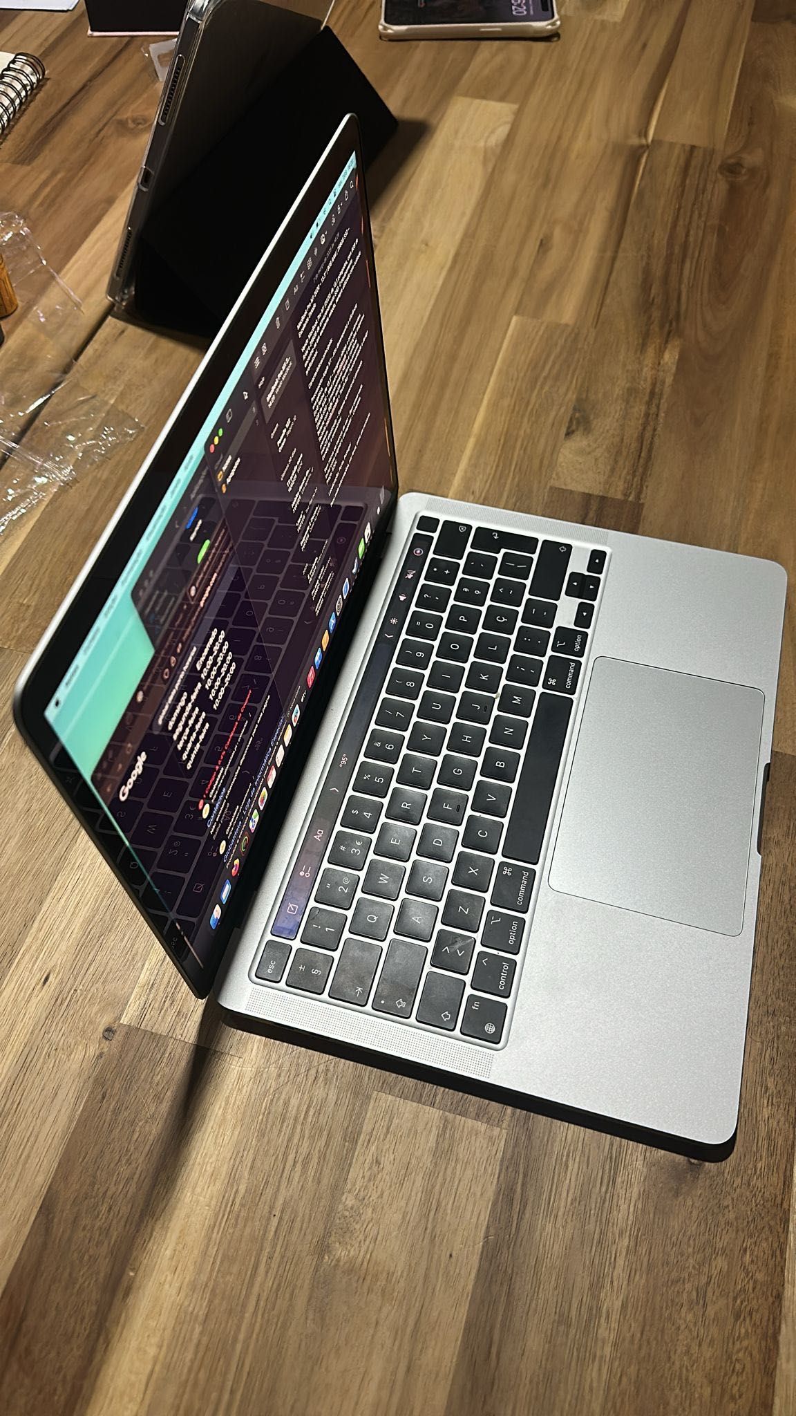 MacBook Pro M1 2020 – 13.3” | 8GB RAM | 256GB SSD – Excelente Estado