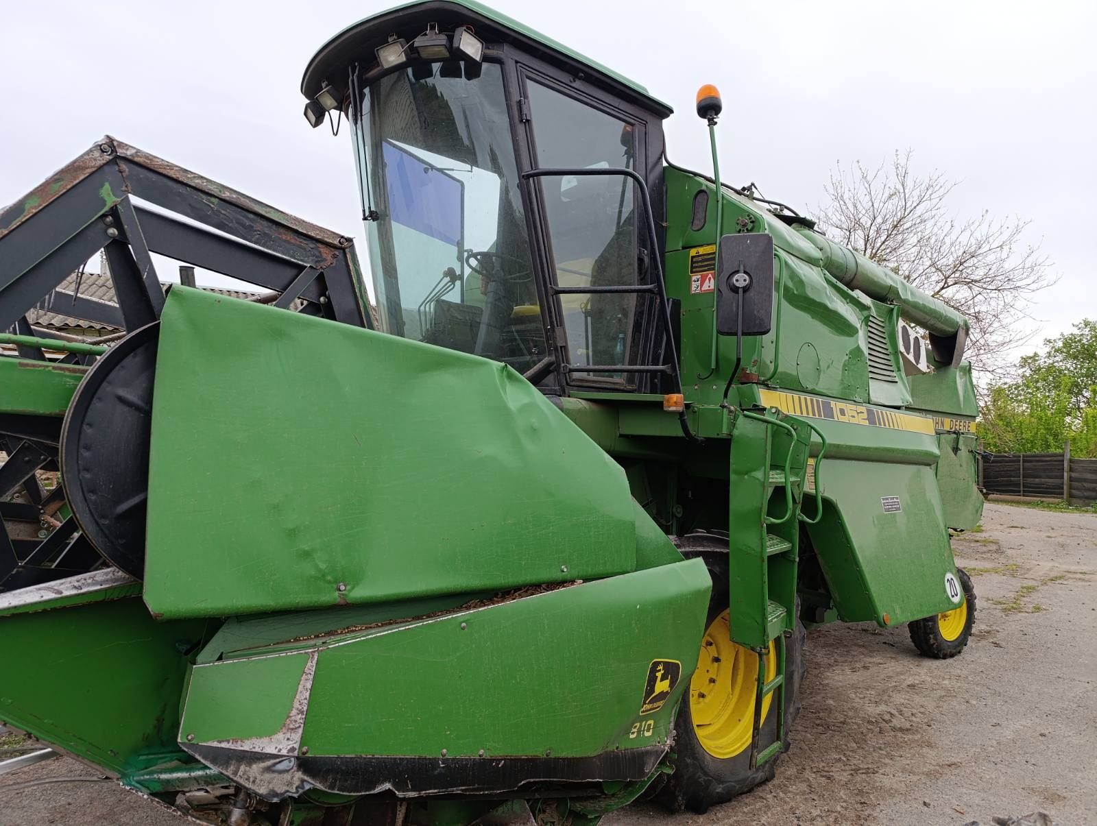 Комбайн JOHN DEERE 1052