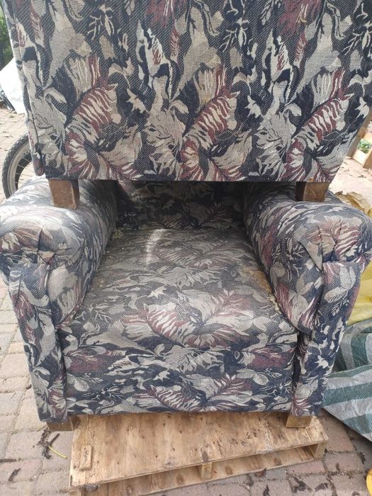 Fotel zabytkowy mocny drewniany stelaż duży używany do renowacji