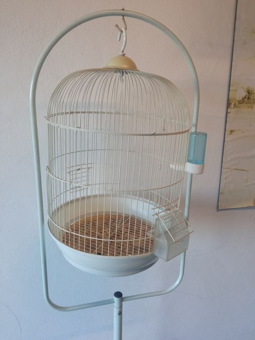 Gaiolas com tripé ou suporte