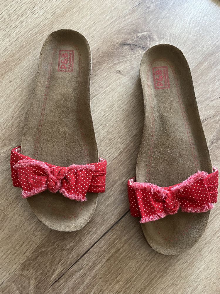 Vendo chinelos Pull And Bear