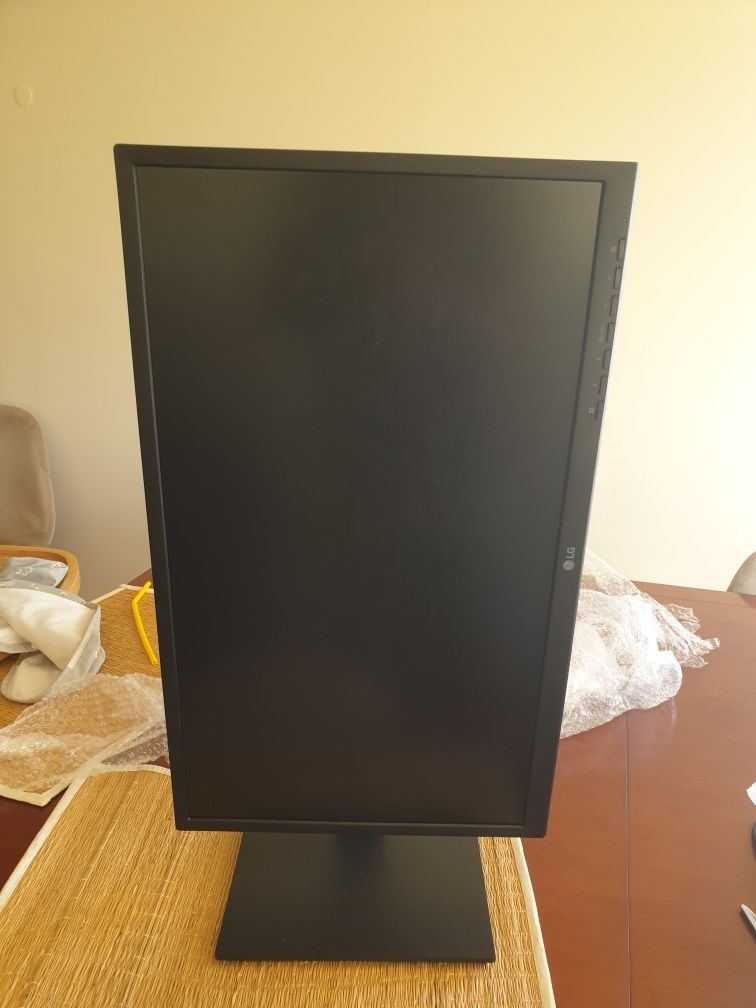Monitor LG muito 60polegadas