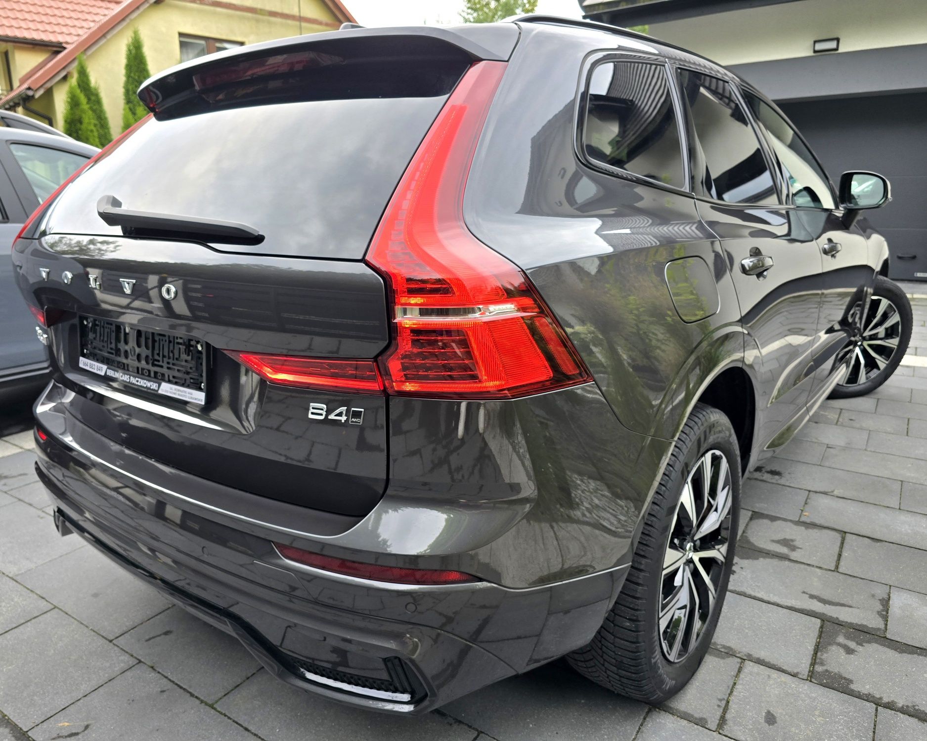 Volvo XC 60 2024r B4 AWD R-DESIGN DARK PLUS kamera radar Z NIEMIEC