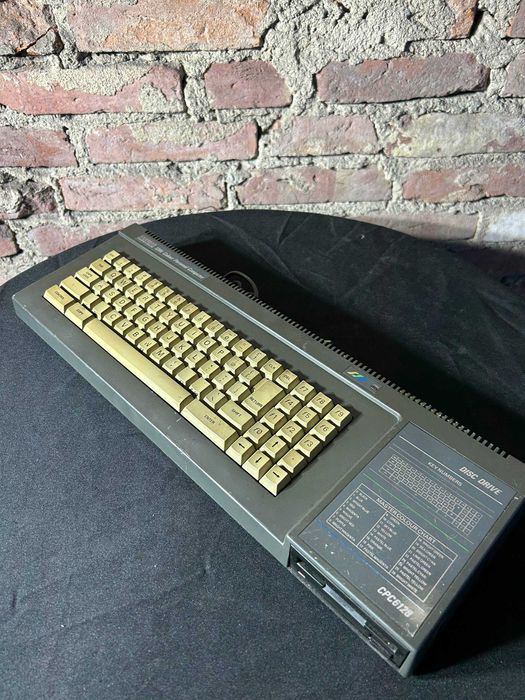 Amstrad CPC 6128 – komputer retro 128K, stacja dyskietek, kolekcja