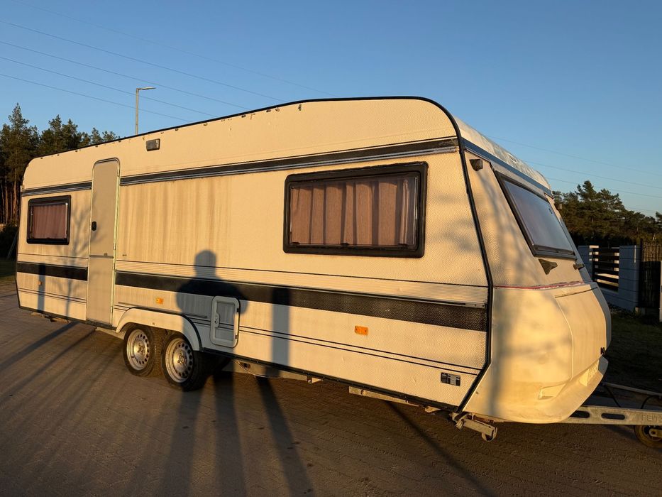 Hobby  610 Przestronna 2.40 x 6.10 części mieszkalnej.