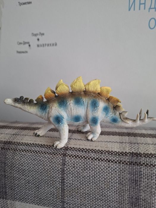 Фігурки динозаврів, тиранозавр, стегозавр та інші