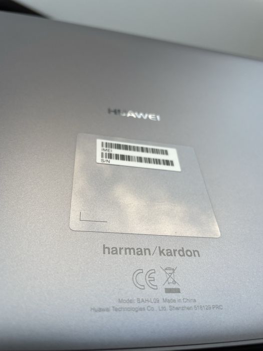 Tablet Huawei MedaPad M3 Lite 10 z etui HAMA i stojakiem - super stan