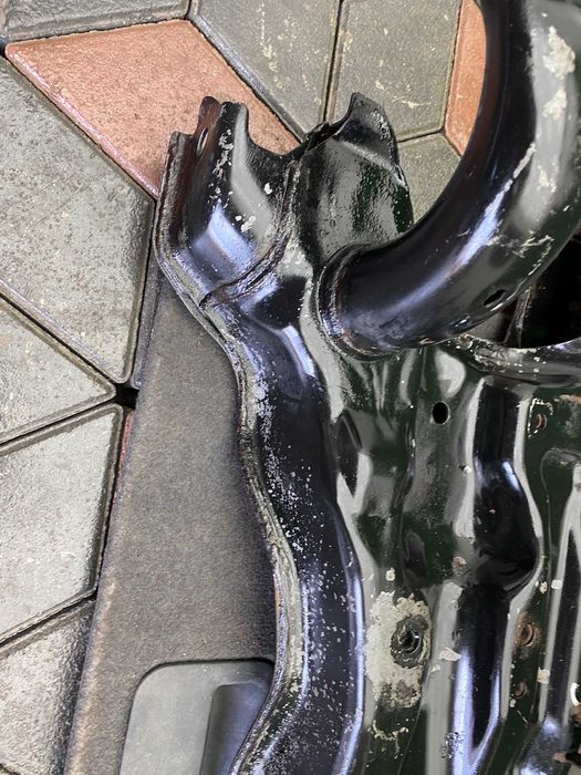 Передній підрамник Mitsubishi Grandis